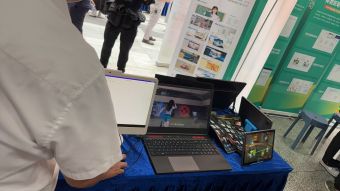 英伦科技携旗下多款裸眼3D产品亮相"AI龙岗·育未